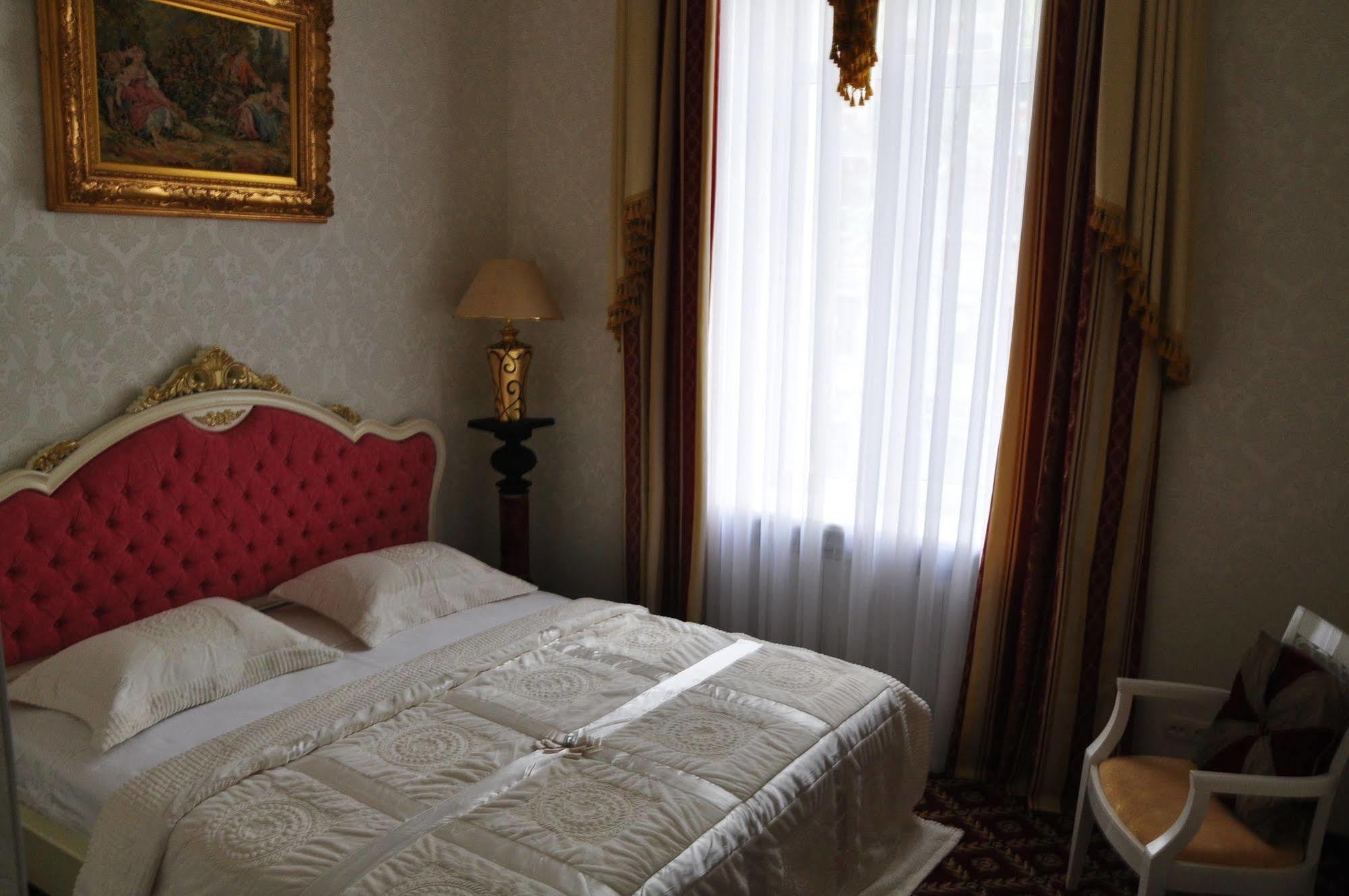 Queen Valery Hotel โอเดสซา ภายนอก รูปภาพ